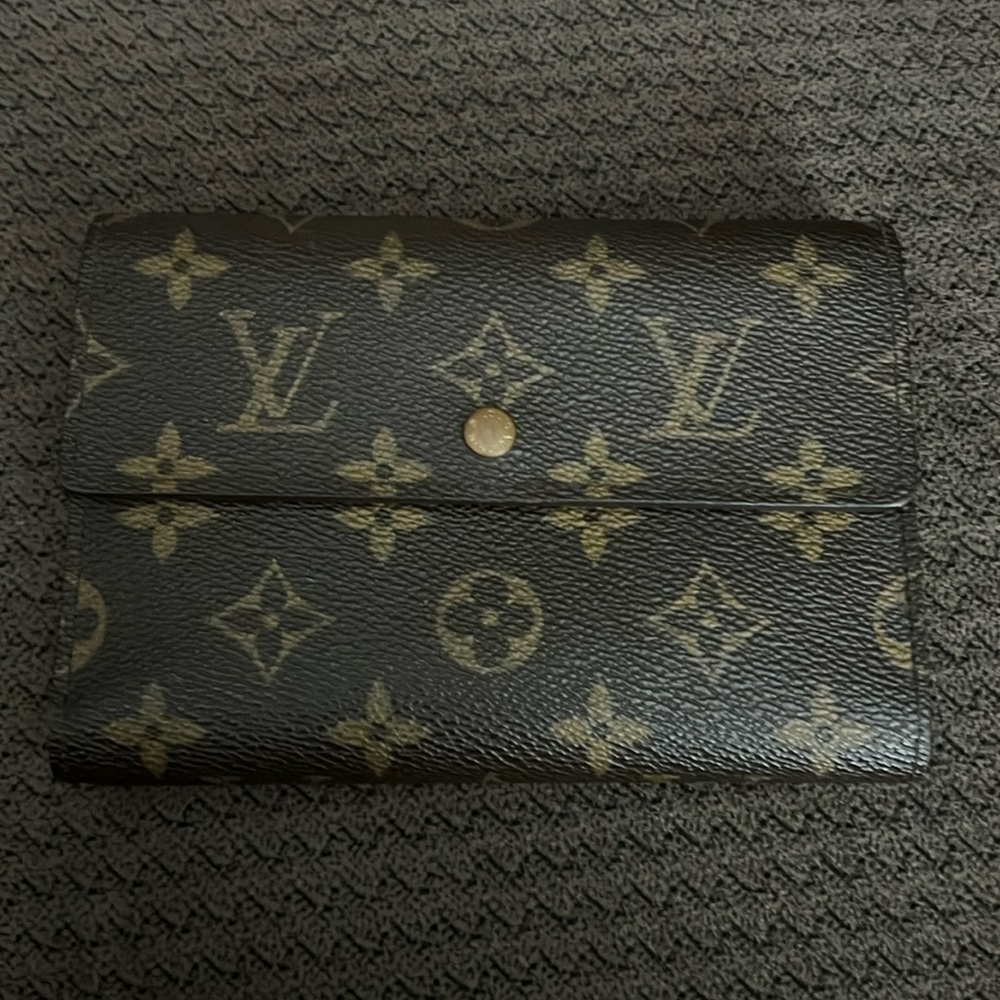 Louis Vuitton Monogram Alexandra Trifold Wallet